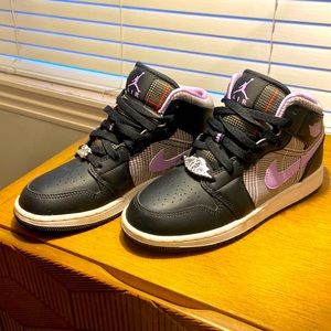 Air Jordan 1 Mid SE Houndstooth